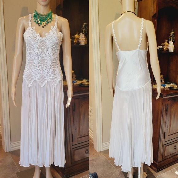 Vintage Flora Nikrooz ivory white nightgown dress. - Picture 15 of 16